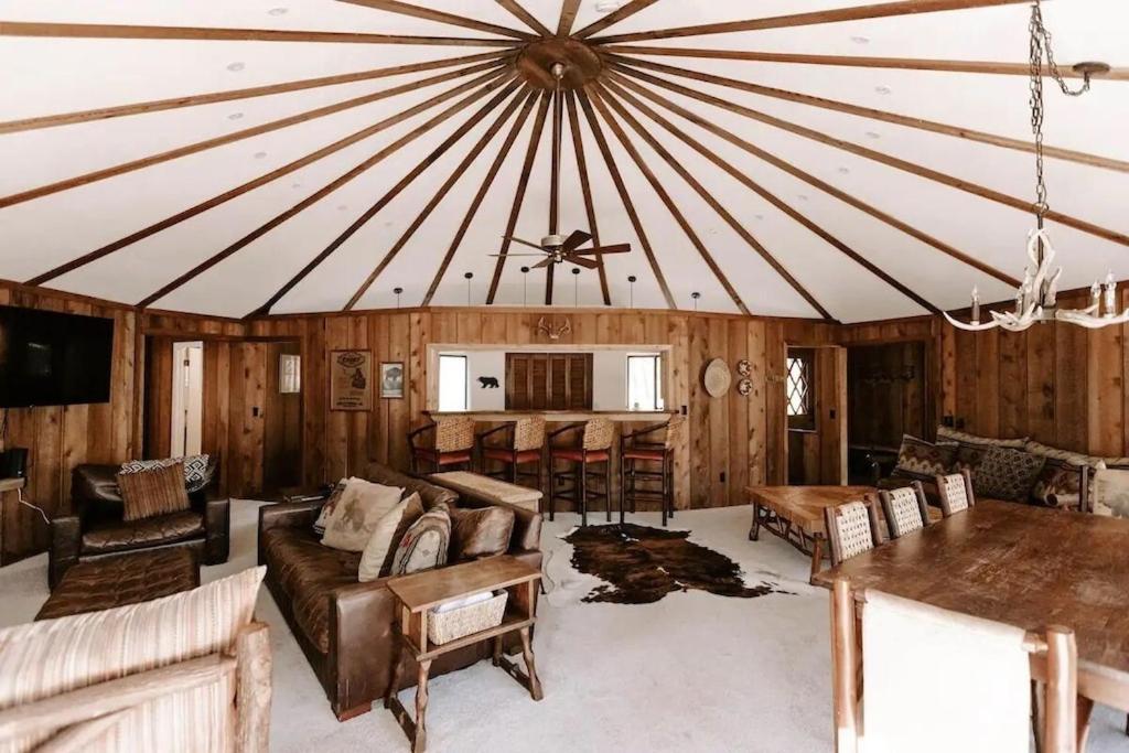 Cabin With Treehouse Views, 3 King Beds, 4 Bunks, And Large Hot Tub! Gatlinburg Exteriör bild