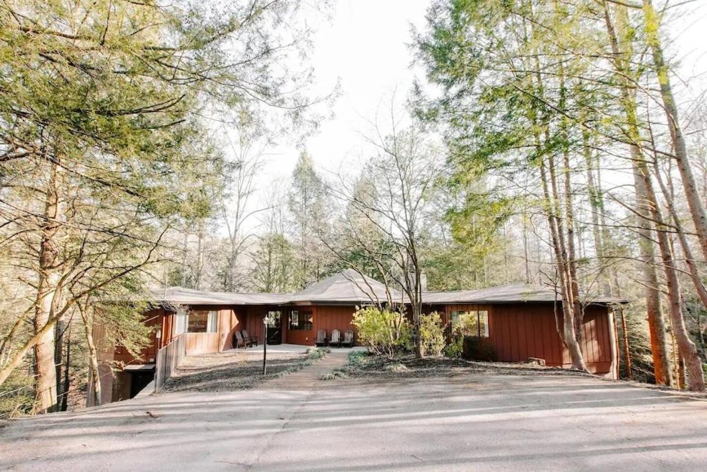 Cabin With Treehouse Views, 3 King Beds, 4 Bunks, And Large Hot Tub! Gatlinburg Exteriör bild