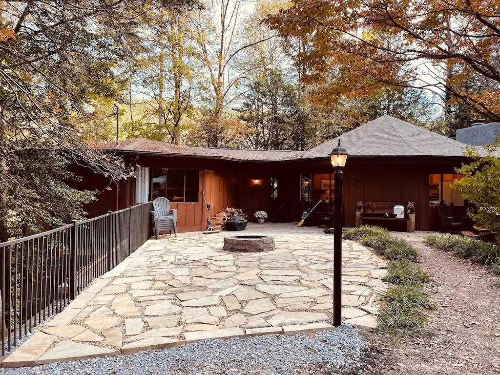 Cabin With Treehouse Views, 3 King Beds, 4 Bunks, And Large Hot Tub! Gatlinburg Exteriör bild