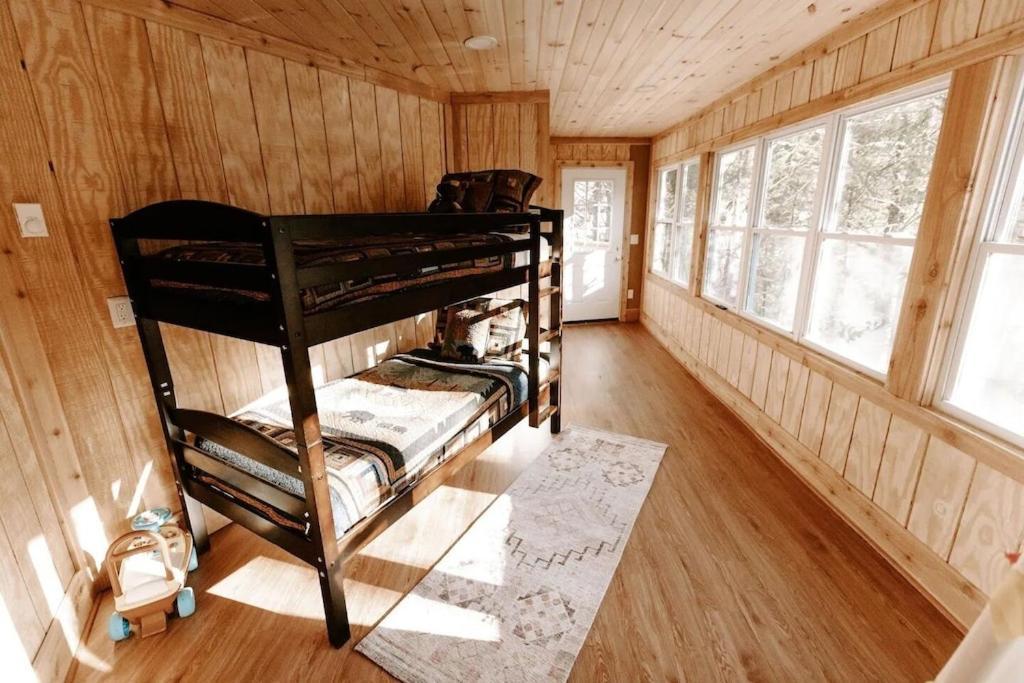 Cabin With Treehouse Views, 3 King Beds, 4 Bunks, And Large Hot Tub! Gatlinburg Exteriör bild