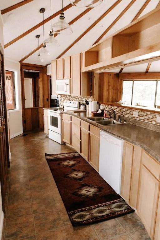 Cabin With Treehouse Views, 3 King Beds, 4 Bunks, And Large Hot Tub! Gatlinburg Exteriör bild