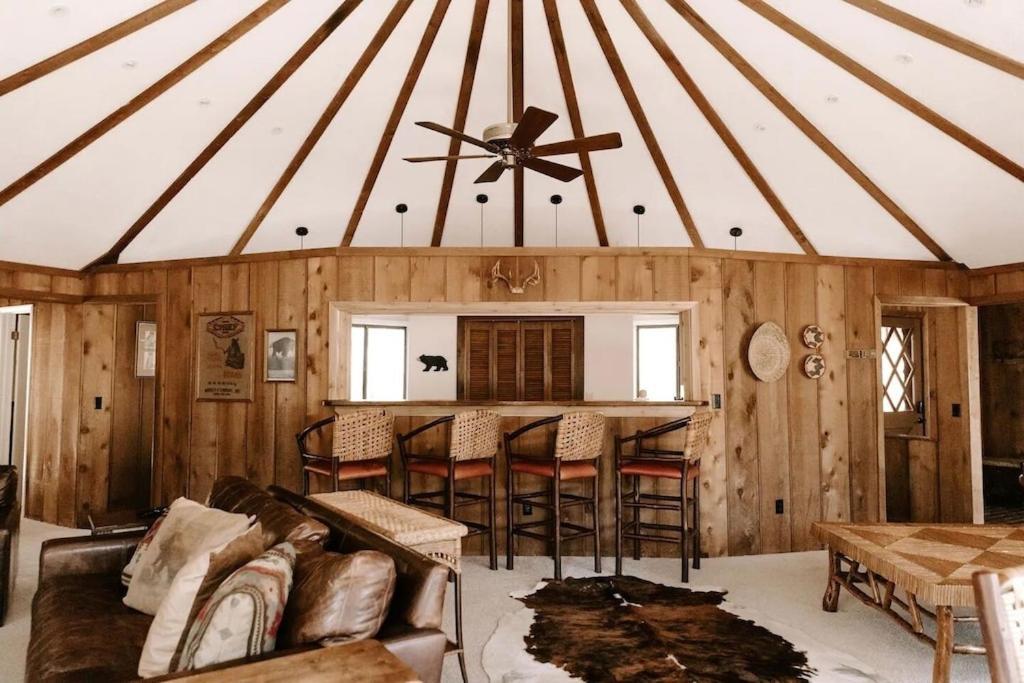 Cabin With Treehouse Views, 3 King Beds, 4 Bunks, And Large Hot Tub! Gatlinburg Exteriör bild