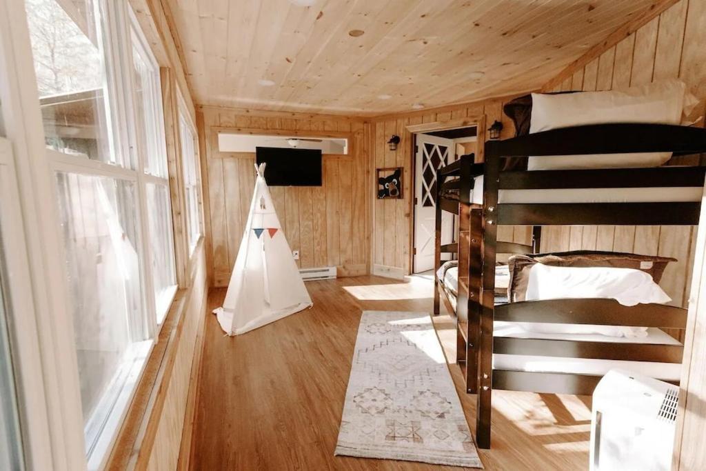 Cabin With Treehouse Views, 3 King Beds, 4 Bunks, And Large Hot Tub! Gatlinburg Exteriör bild