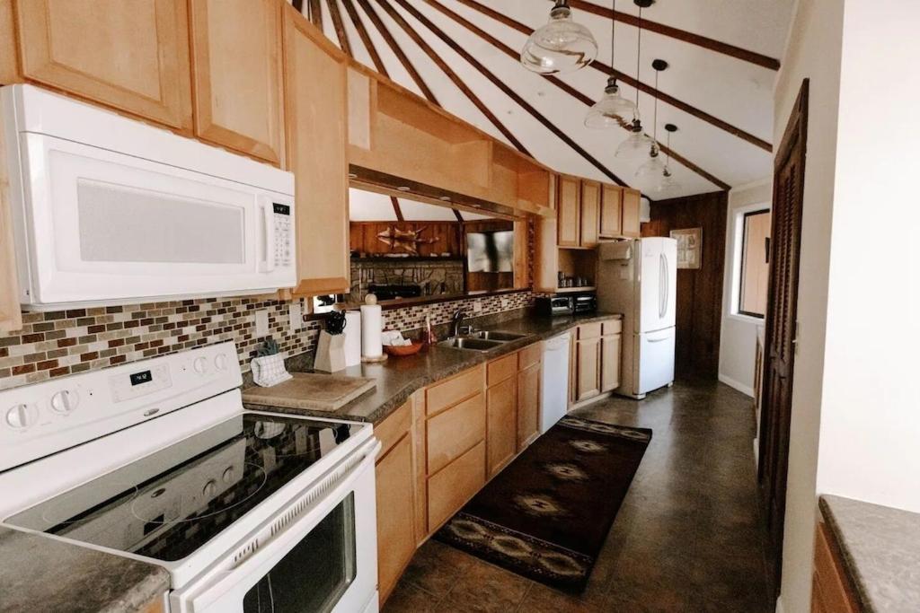 Cabin With Treehouse Views, 3 King Beds, 4 Bunks, And Large Hot Tub! Gatlinburg Exteriör bild